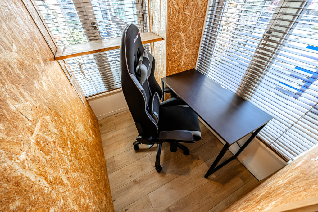 恵比寿の法人向けシェアオフィスにある広い1名席(約2.19㎡)